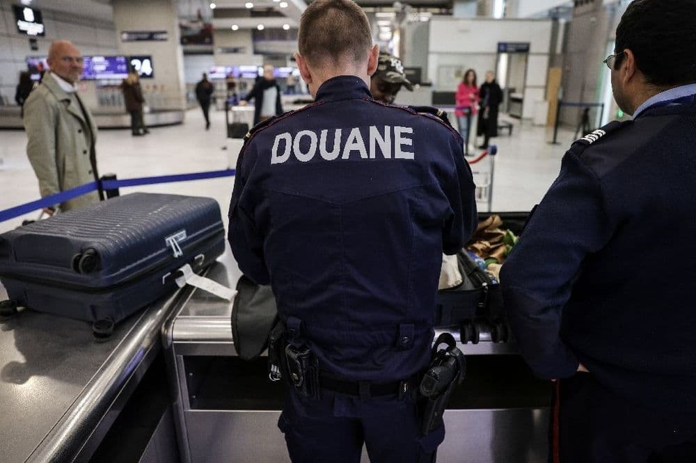 À l'aéroport de Roissy, les autorités dépassées par les arrivées de drogues