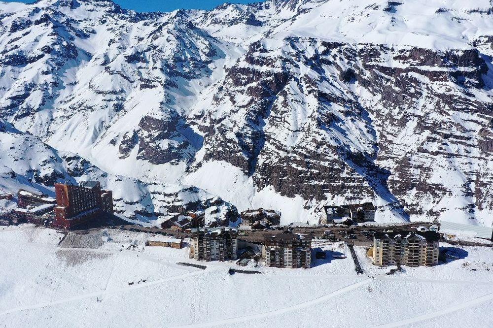 Chili: des conditions météo exceptionnelles rallongent la saison des stations de ski