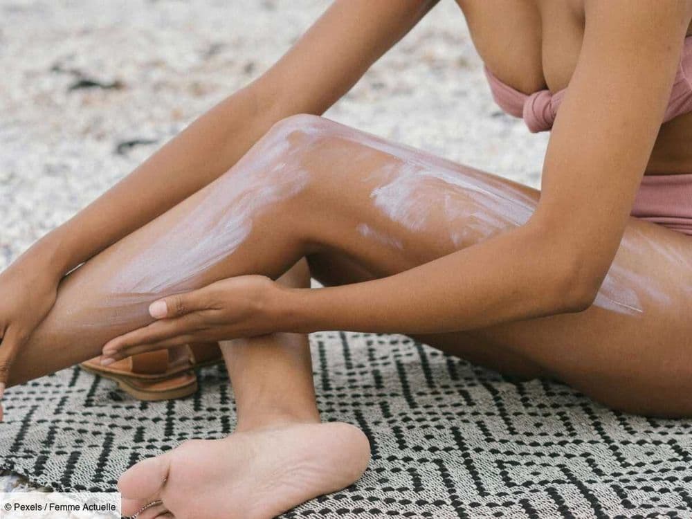 Dites adieu aux jambes sèches cet été grâce à cette astuce d'une dermatologue pour une peau hydratée en profondeur
