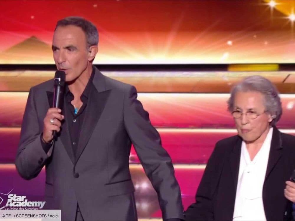 Nikos Aliagas surpris, sa mère Harula débarque sur le plateau de la Star Academy