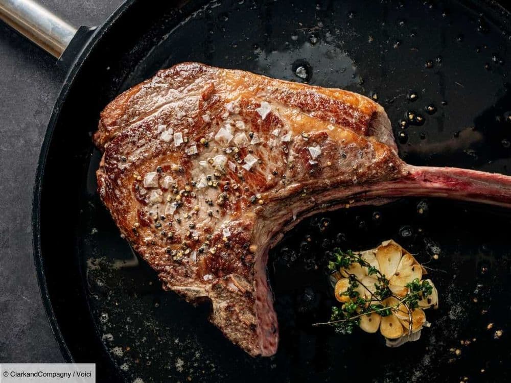 Cuire une côte de boeuf à la poêle : pour bien la griller, voici les conseils de Mohamed Cheikh