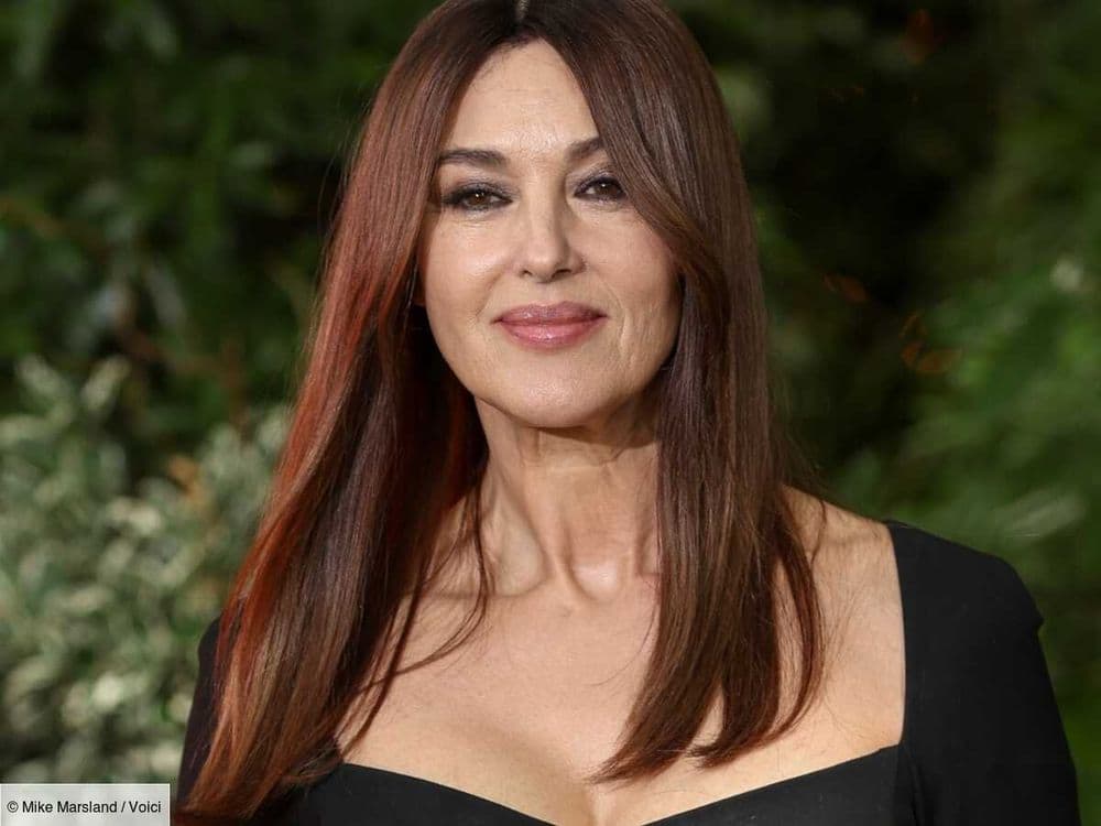 Fortes poitrines : Monica Belluci prouve que le décolleté de maillot de bain parfait existe !