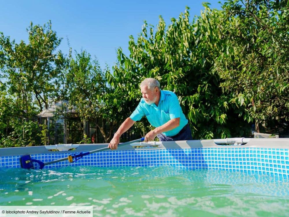 Margelles, ligne d'eau : comment nettoyer les rebords de sa piscine ?