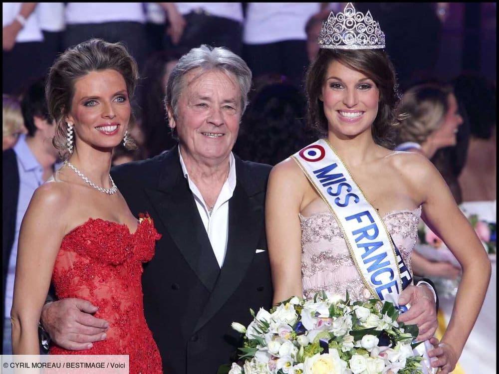 Pourquoi Alain Delon a-t-il dû abandonner son rôle de président à vie du jury de Miss France ?