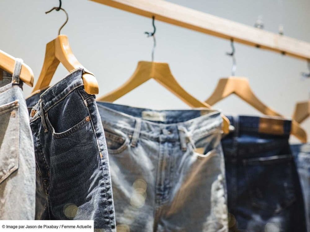 Gagnez de la place dans votre dressing grâce à cette technique pour mieux ranger les jeans et pantalons