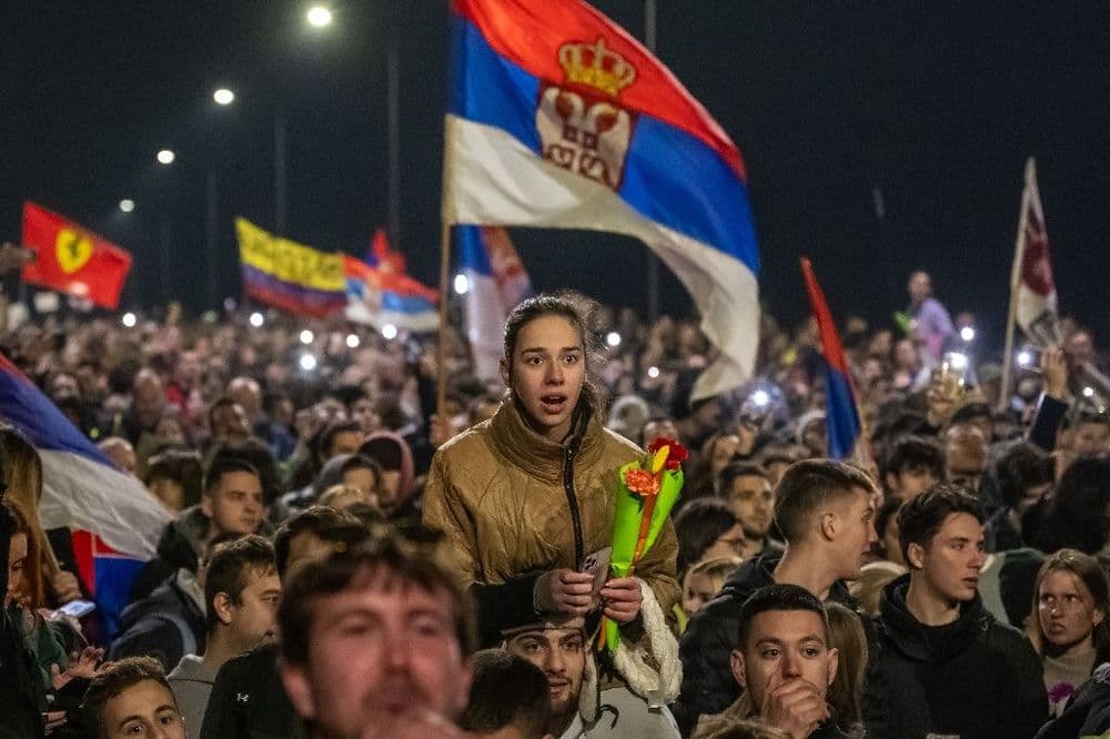 Des dizaines de milliers de manifestants en Serbie  en mémoire des victimes de la gare de Novi Sad