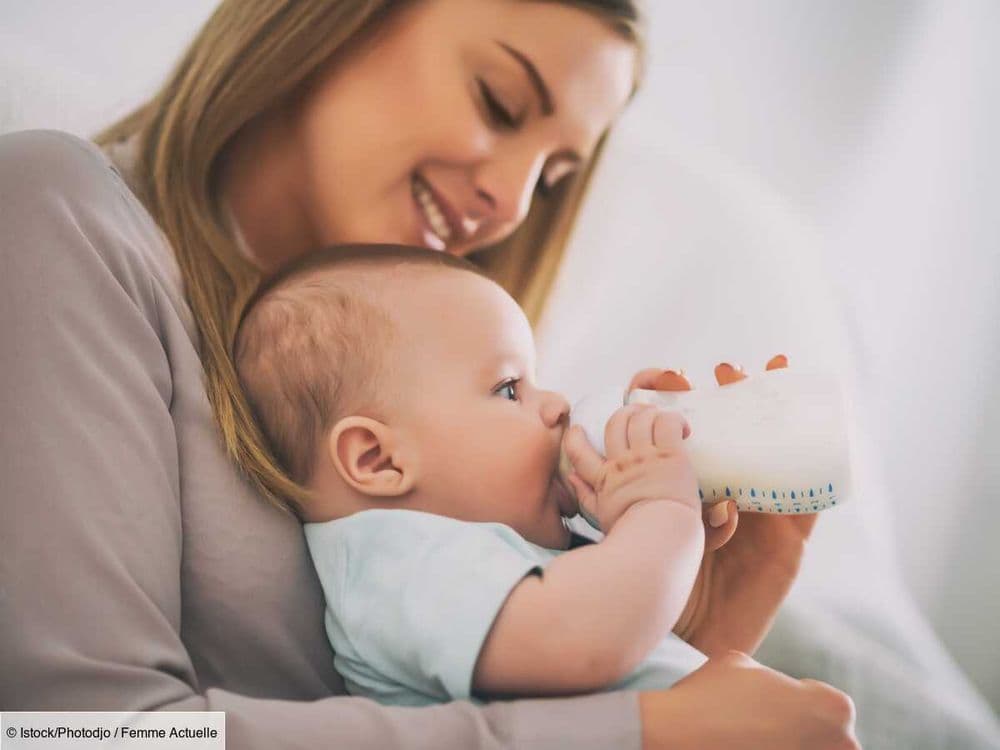 1 mois, 2 mois, 3 mois... : quelle quantité de lait donner à bébé selon son âge ?