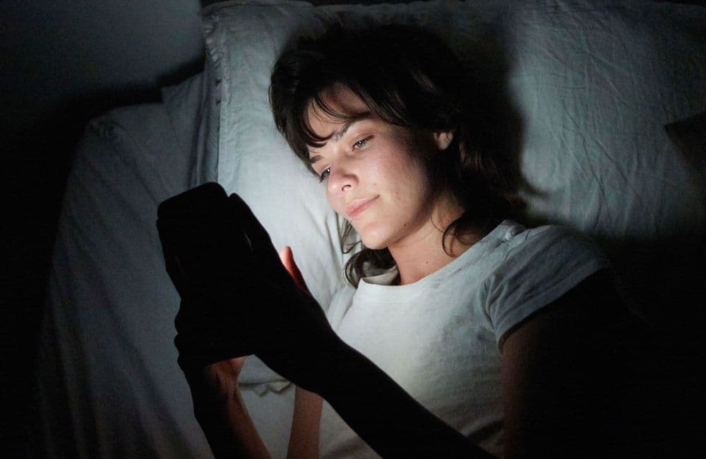 Qu’est-ce que la procrastination du coucher, ce besoin de temps pour soi qui empiète sur le sommeil ?