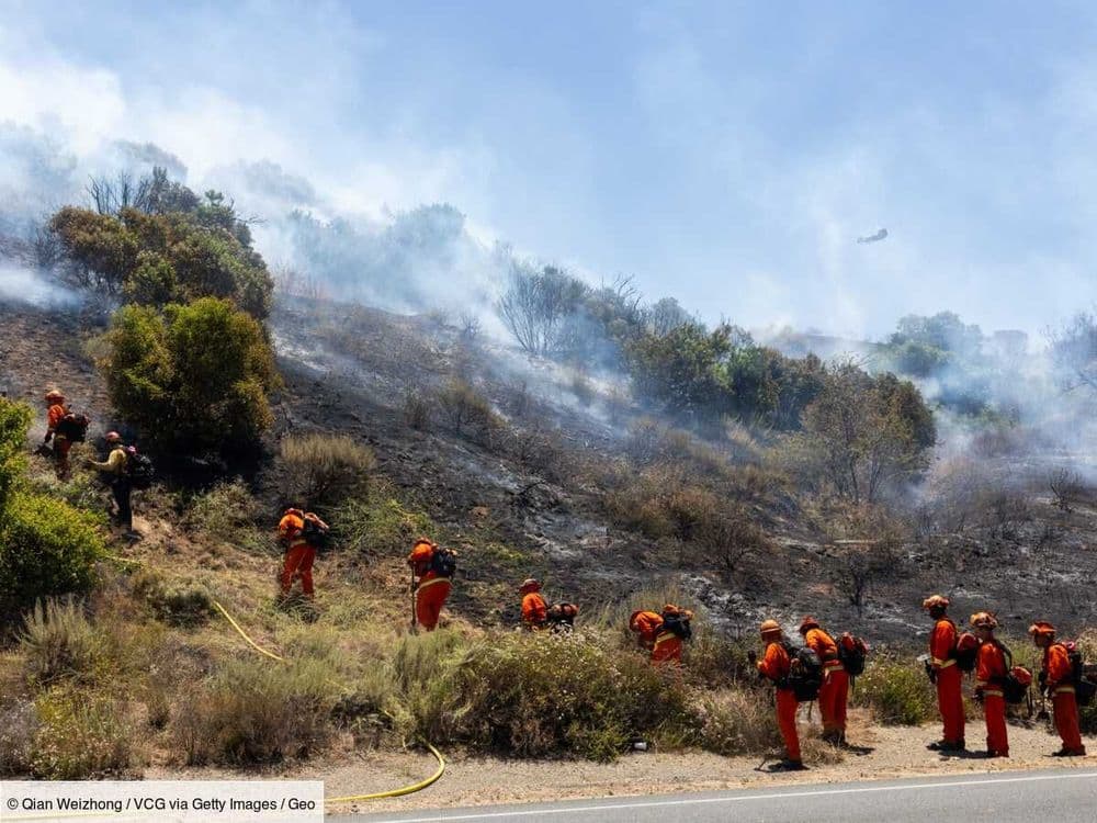 En Californie, en incendie monstre parmi les plus importants jamais enregistrés dévore la forêt