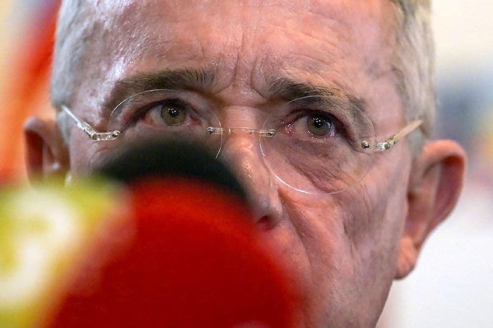 Colombie: l'ancien président Uribe sera jugé pour subornation de témoins