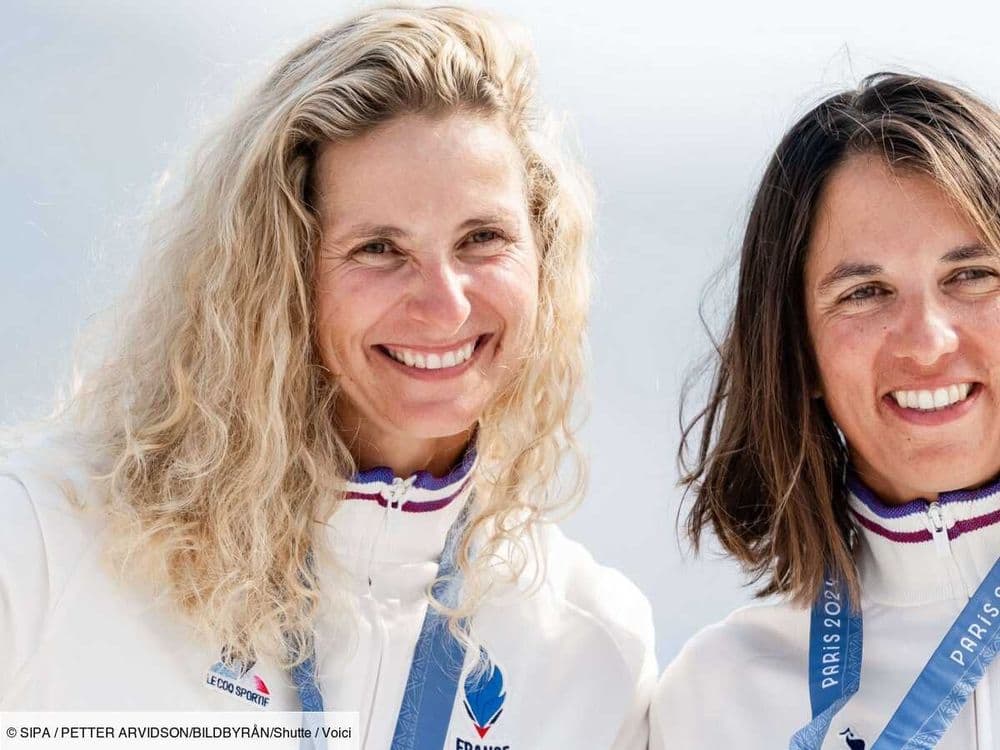 Charline Picon et Sarah Steyaert : les deux championnes de voile réagissent à leur double demande en mariage (ZAPTV)