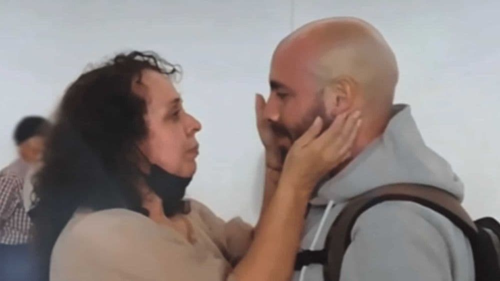 Mariés au premier regard : abandonné à la naissance, David retrouve sa mère juste avant le mariage !