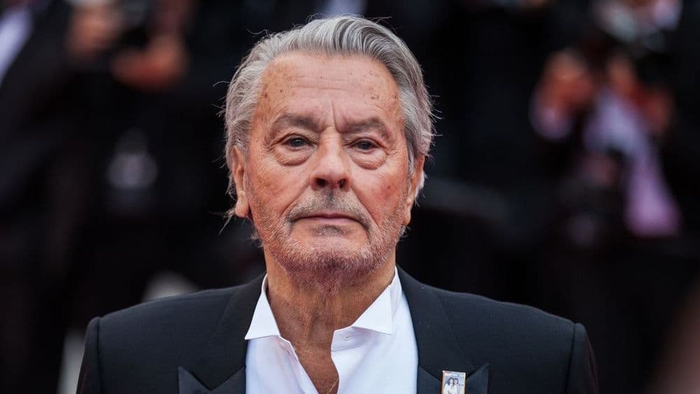 Alain Delon : peu de temps avant sa mort, il a failli tuer sa compagne