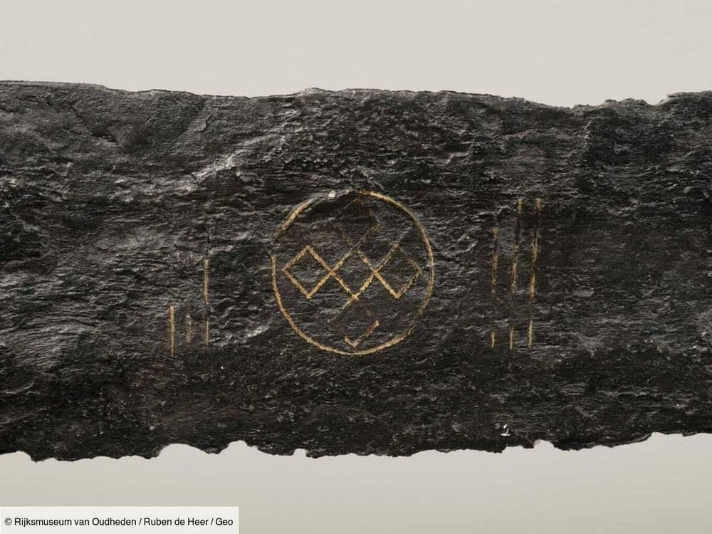 L'Œil de GEO: de fascinants symboles sur une rare épée médiévale retrouvée aux Pays-Bas