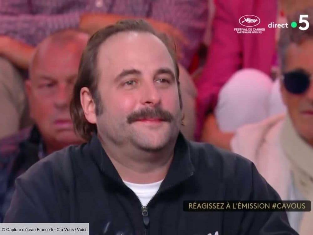 "Il s'est fait assassiner" : douche froide sur le plateau de C à Vous après le commentaire de Vincent Macaigne sur une photographie de son cousin (ZAPTV)