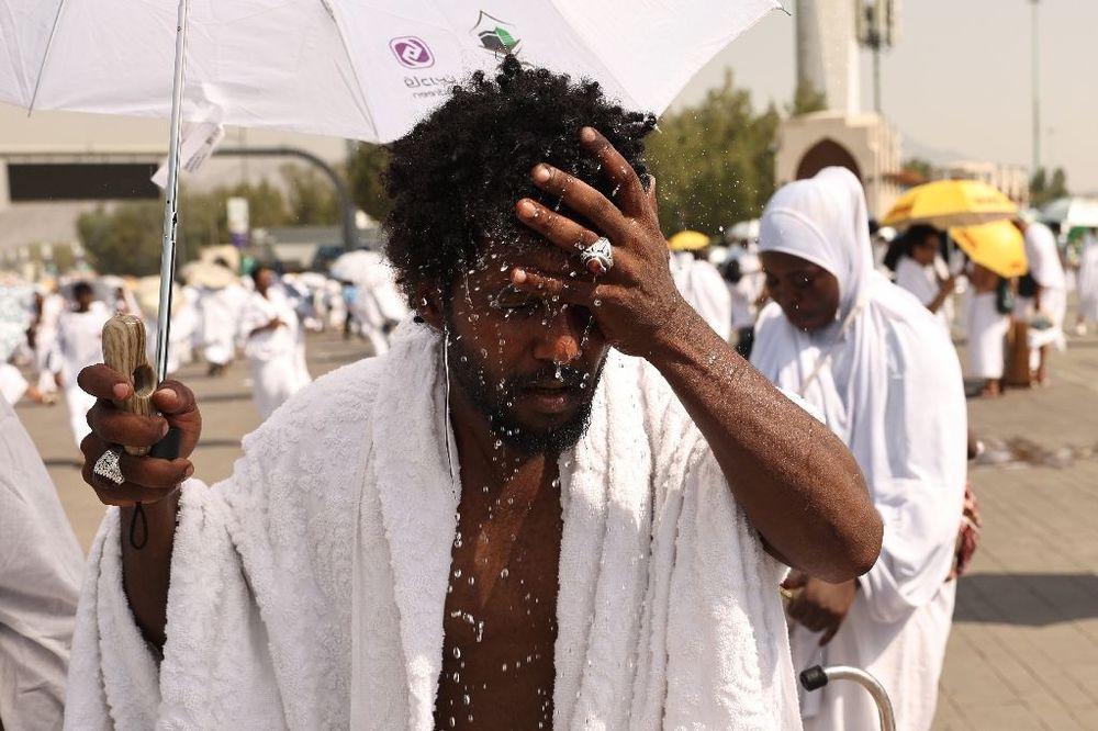 Arabie: des proches recherchent des fidèles disparus, plus de 900 morts lors du hajj