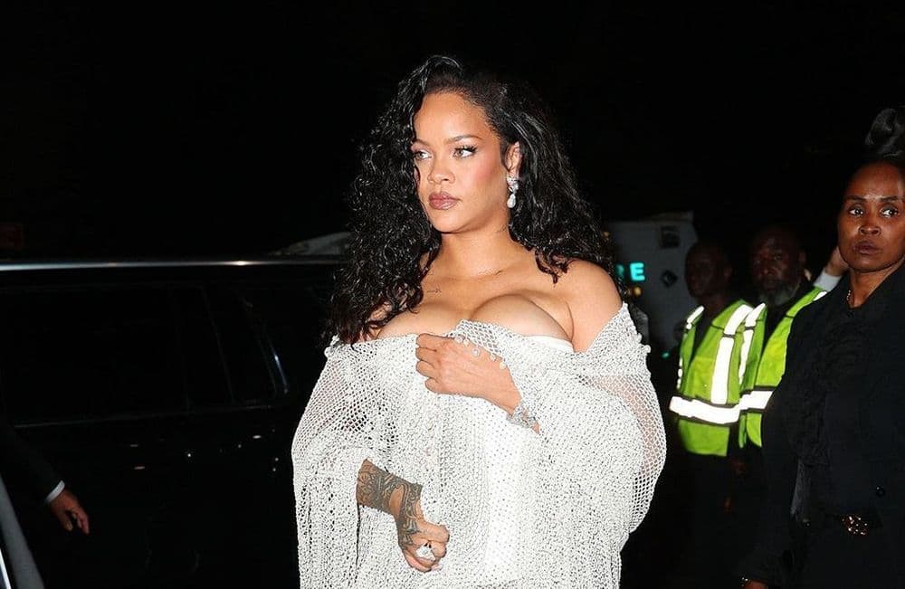 Fashion Week de New York : Rihanna en robe transparente au défilé Alaïa