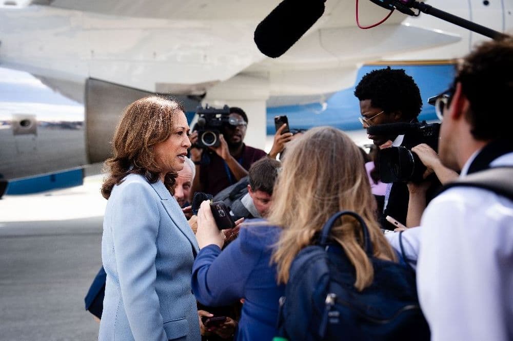Harris en meeting en Atlanta aux côtés d'une rappeuse star