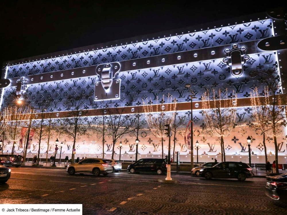 La malle Louis Vuitton des Champs-Elysées vouée à disparaître ? Des associations demandent à ce qu'elle soit retirée