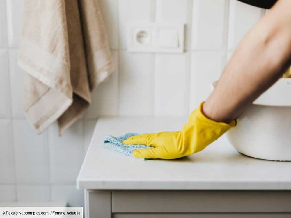 L’astuce hyper ingénieuse si vous avez la flemme de frotter en faisant le ménage