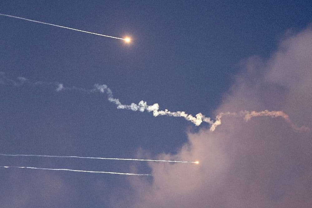 Israël bombarde des défenses aériennes et des lanceurs de missiles en Iran