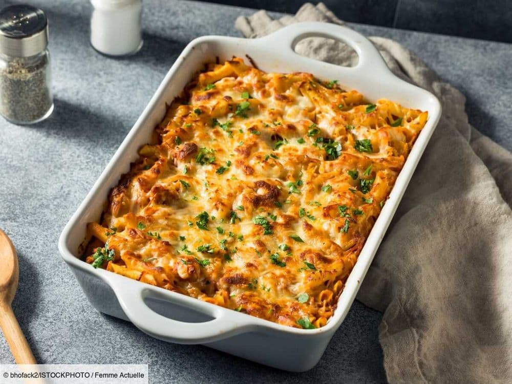 Gratin de pâtes aux oignons et au fromage : la recette simple et délicieuse parfaite quand on n'a pas envie de se prendre la tête