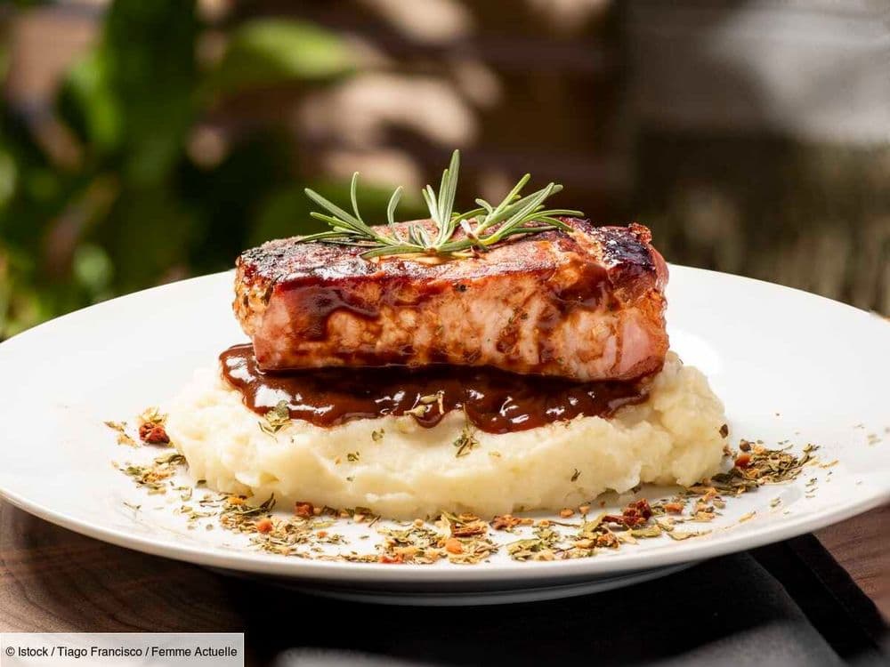 Double côte de cochon rôtie au cidre : la recette décadente de ce boucher va vous faire craquer