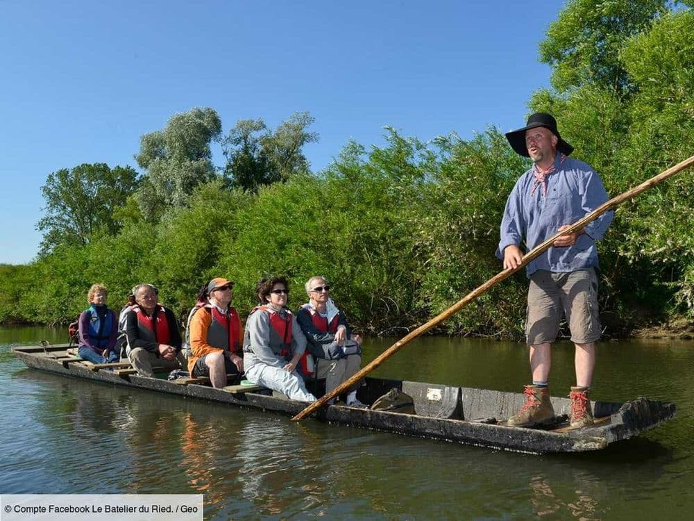 En barque avec le dernier batelier du Ried