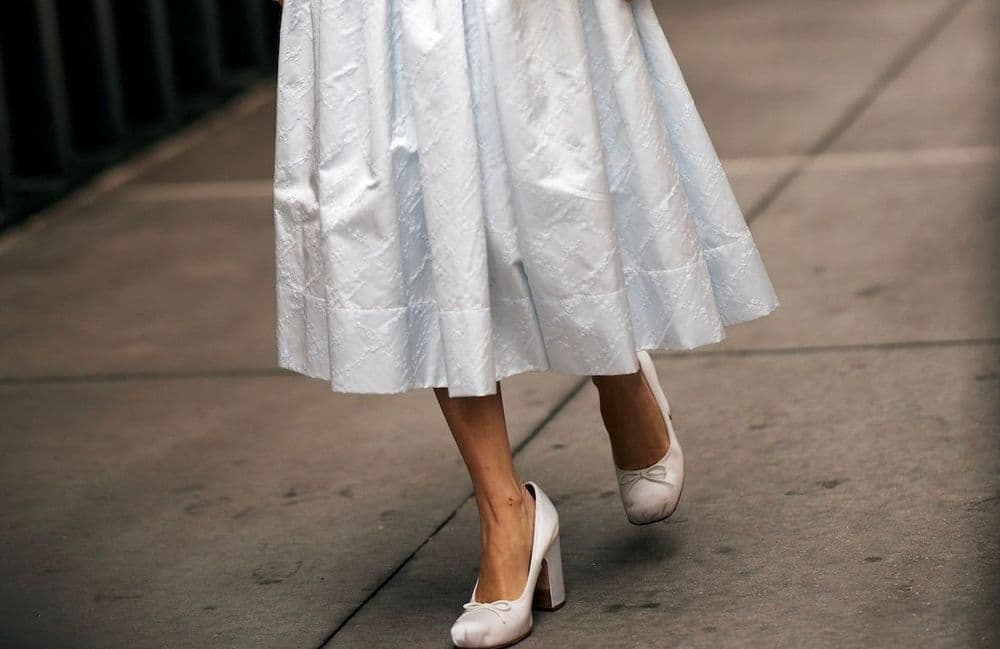 Toujours aussi tendance, la ballerine prend de la hauteur sans perdre en confort