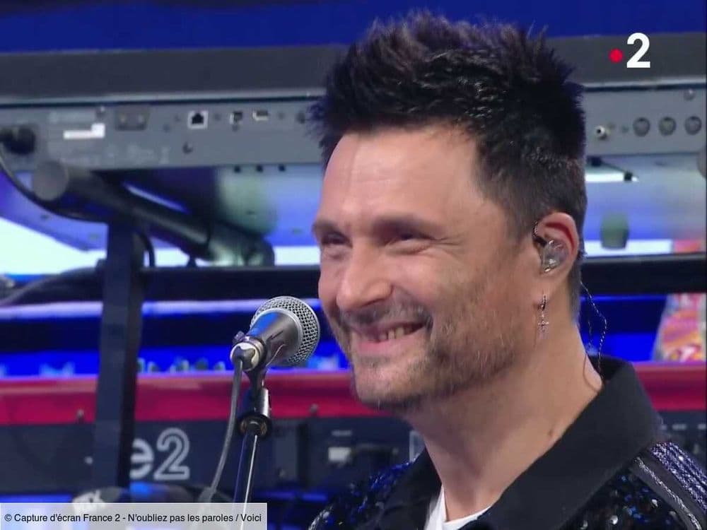 N'oubliez pas les paroles : qui est Olivier, le "musicien des stars" qui a rejoint la bande des Zikos de Nagui ?