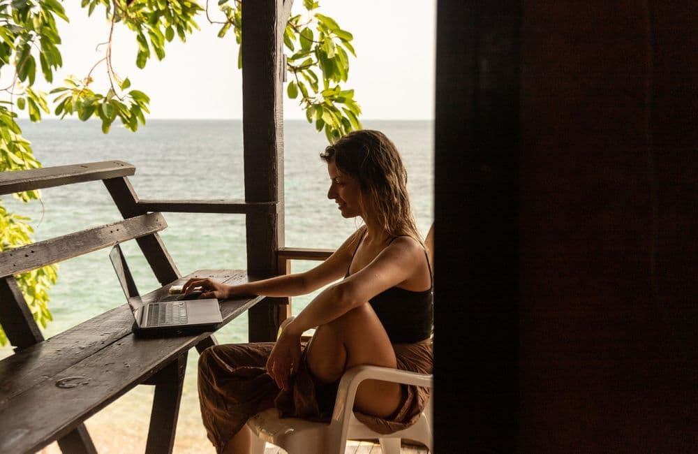 « Quiet vacationing » : quelle est cette tendance risquée qui séduit les salariés ?