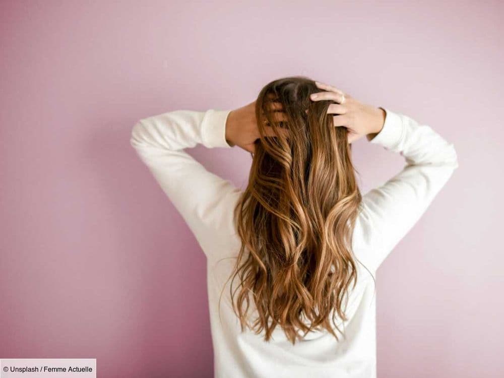 Vos cheveux sont fins et plats ? Voici le geste à effectuer lors du coiffage pour leur donner du volume en 5 minutes
