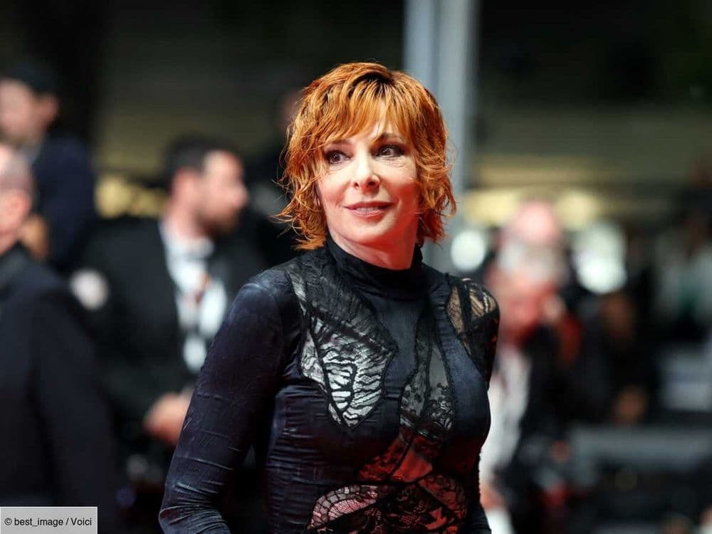 Mylène Farmer poste elle-même sur YouTube un très rare message accompagné d'une photo d'elle, ses fans n'en reviennent pas !