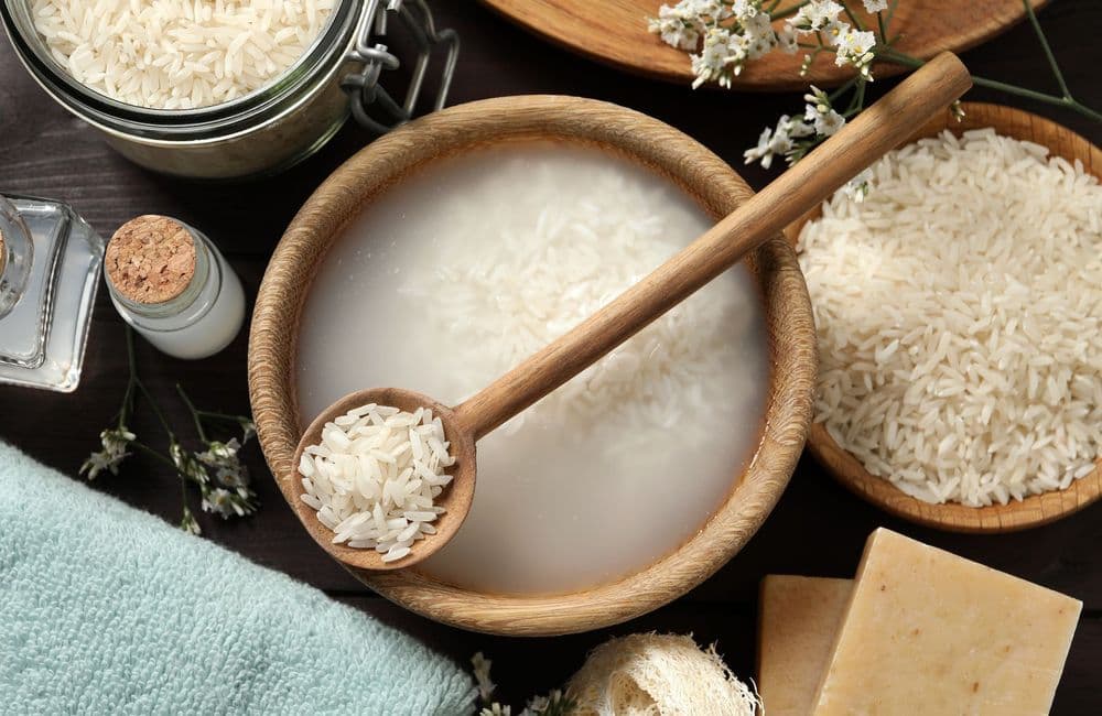 L’eau de cuisson du riz, boisson naturelle aux multiples vertus