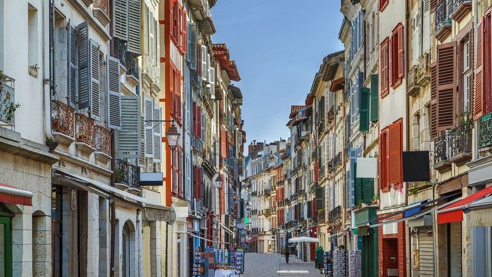 Immobilier à Bayonne : Baisse des prix à l'achat mais hausse des loyers en mai 2025