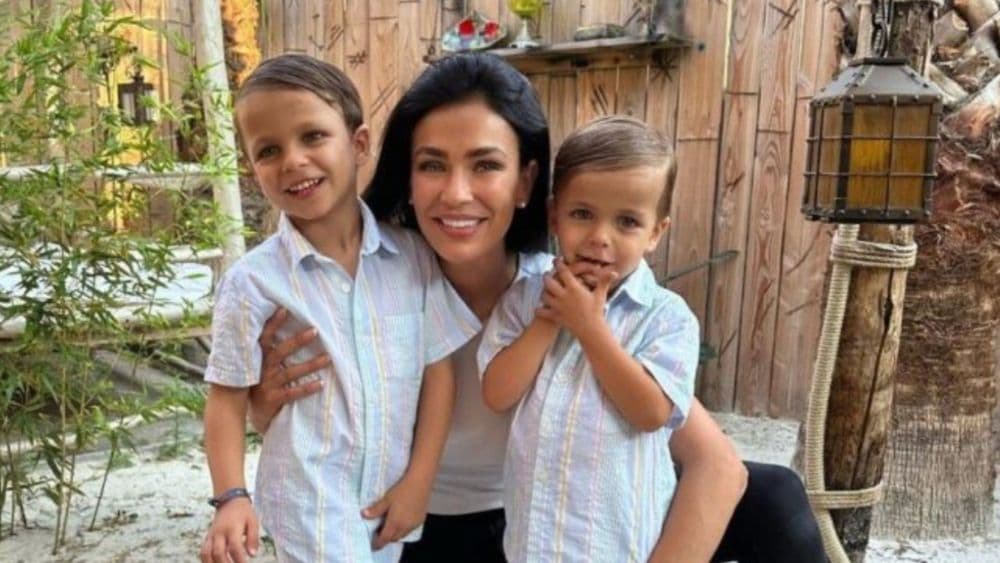 "Elle a limite hâte" : sur le point de se séparer de ses fils, l'attitude de Julie Ricci choque les internautes !