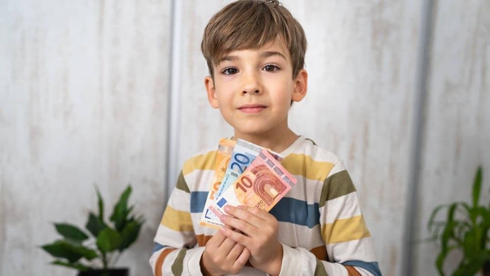 « 75 euros par mois »... Les allocations familiales versées par la CAF dès le premier enfant ?