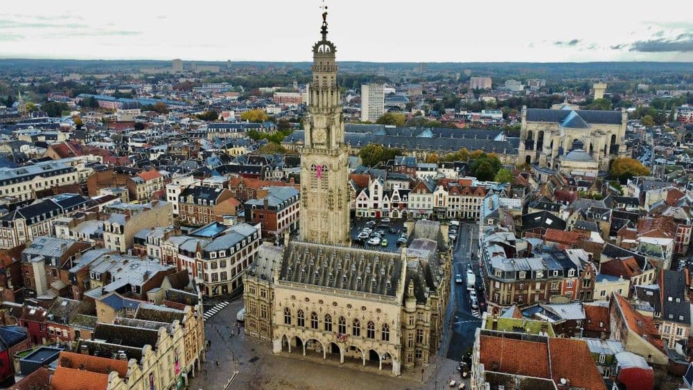 Impôts sur l'immobilier : de Paris à Cholet et Arras, ces 25 villes où se cachent les plus riches