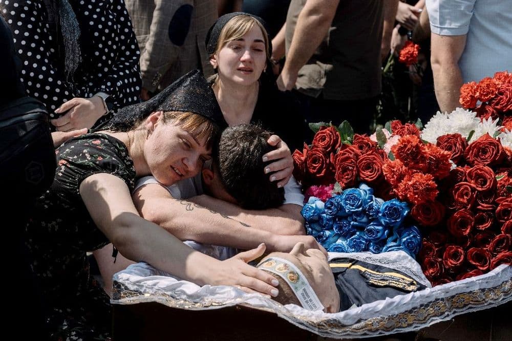 Ukraine: un mort dans des attaques aériennes "massives" sur Kiev et Odessa, une maternité touchée