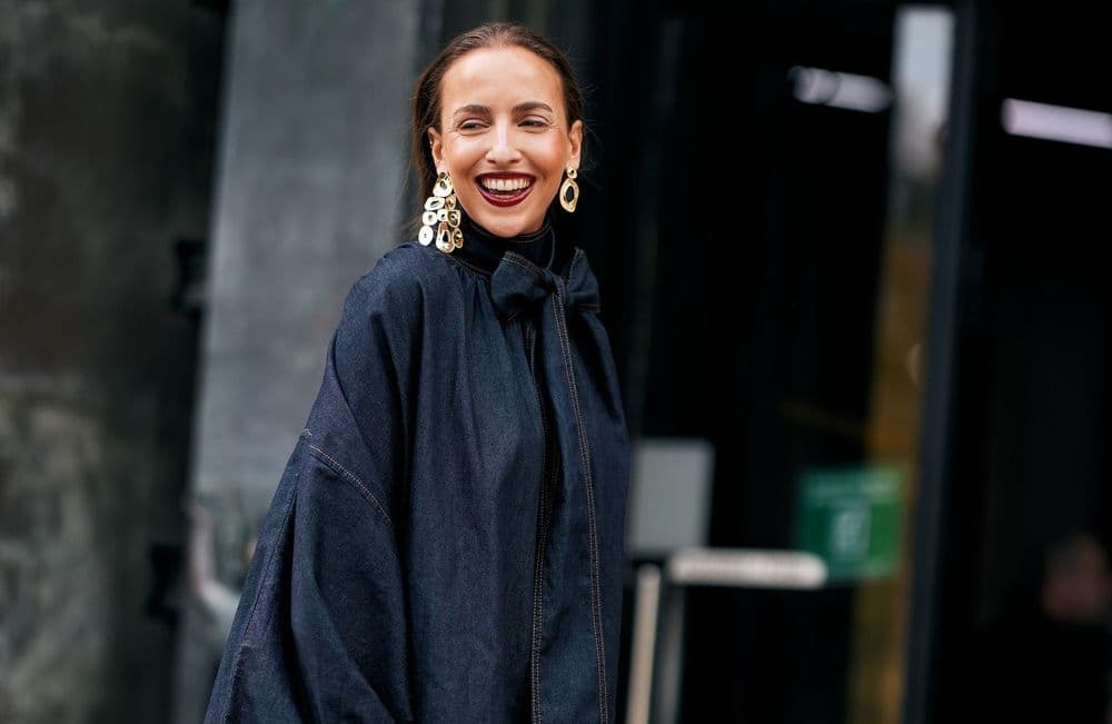 Cette nouvelle façon de porter ses boucles d’oreilles séduit les férues de mode cet été