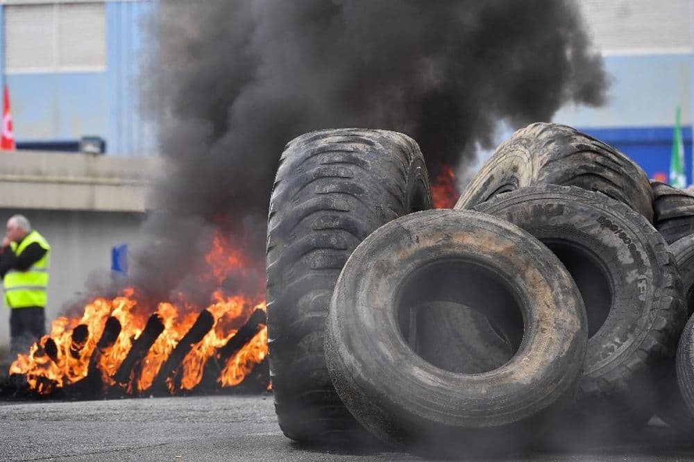 Fermeture d'usines Michelin: 150 salariés manifestent à Vannes
