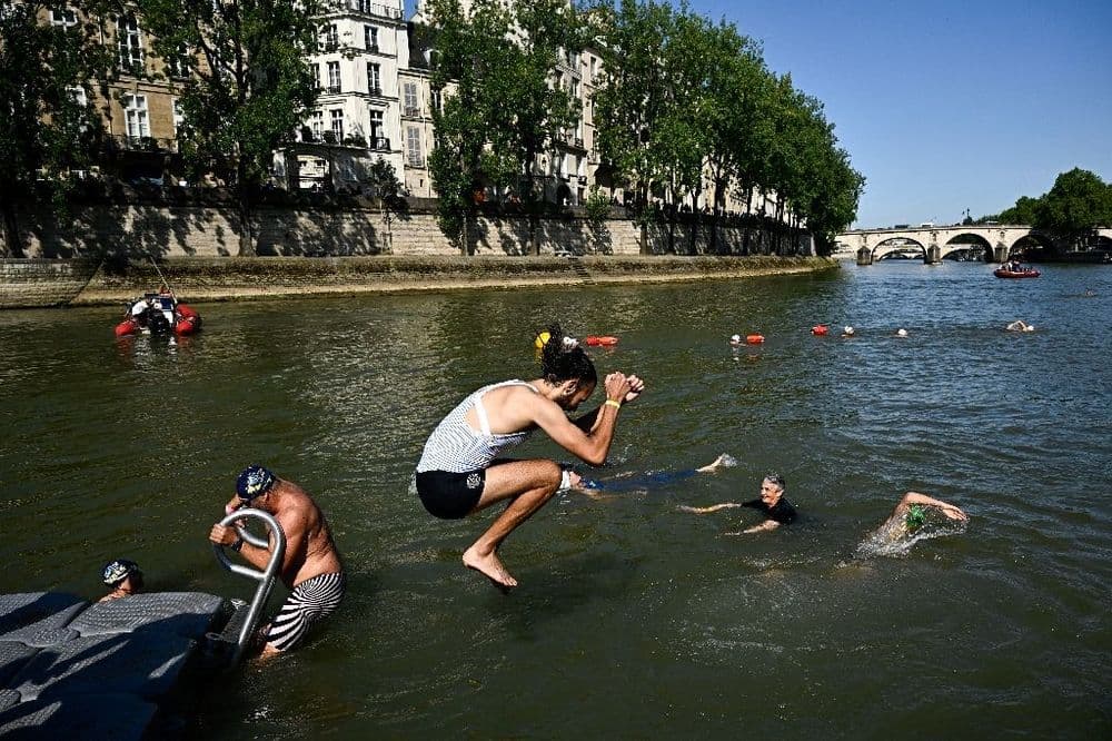 A Paris, les premières baignades dans la Seine sous étroite surveillance