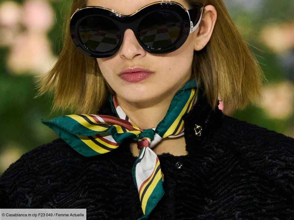 Comment enlever des taches sur un foulard en soie sans l'abîmer ?