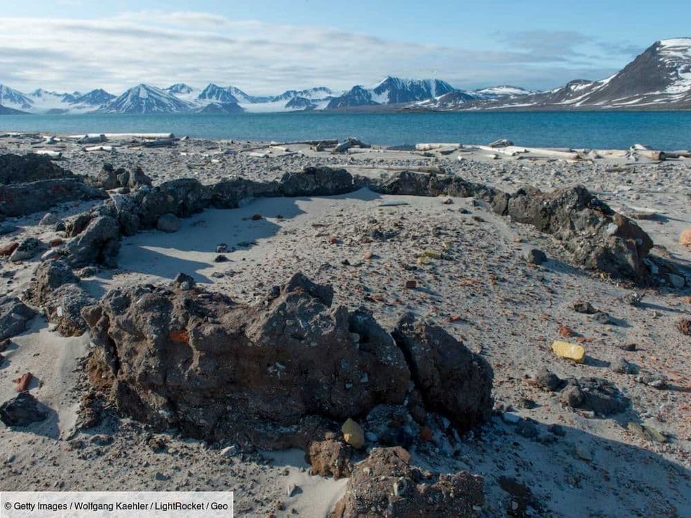 Dans un archipel isolé de Norvège, des baleiniers du XVIe siècle reposent sous terre avec des souvenirs de leurs lointains chez eux