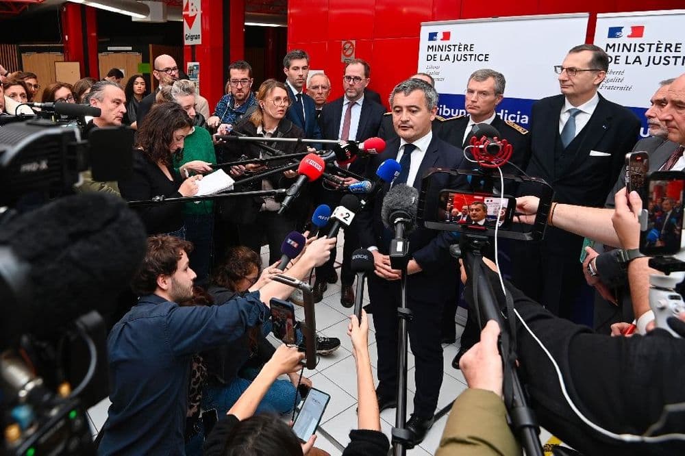 Les "cent plus gros narcotrafiquants" détenus vont être isolés dans "une prison de haute sécurité" à l'été, annonce Darmanin