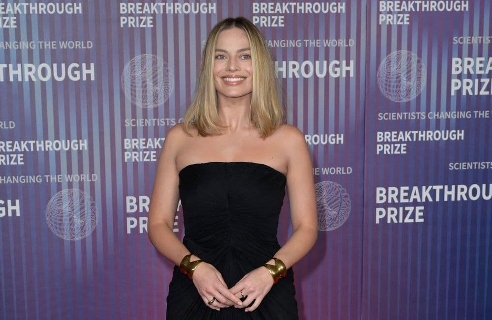 « Les Hauts de Hurlevent » : Margot Robbie métamorphosée dans les premières images du film tant attendu