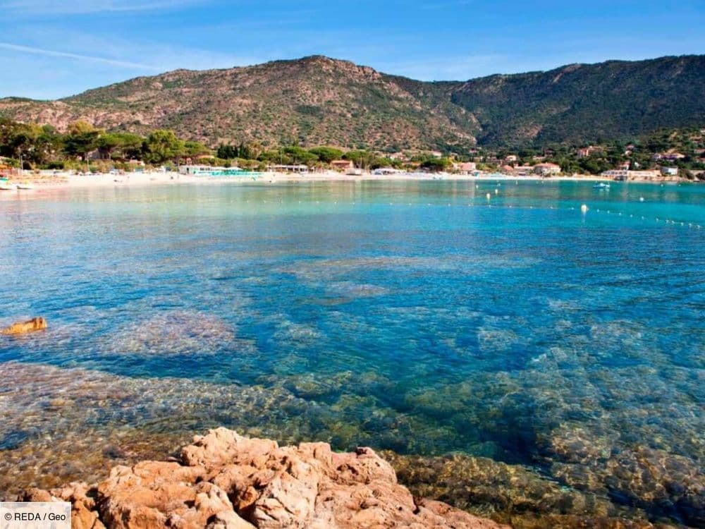 Pavillon Bleu: ces 500 plages et ports français où se baigner les yeux (quasi) fermés