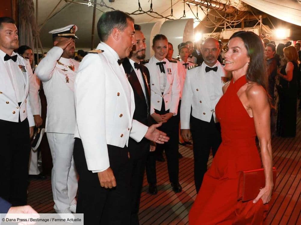Letizia d’Espagne retrouve sa fille Leonor après 4 mois d'absence - et fait sensation en combinaison Mango rouge
