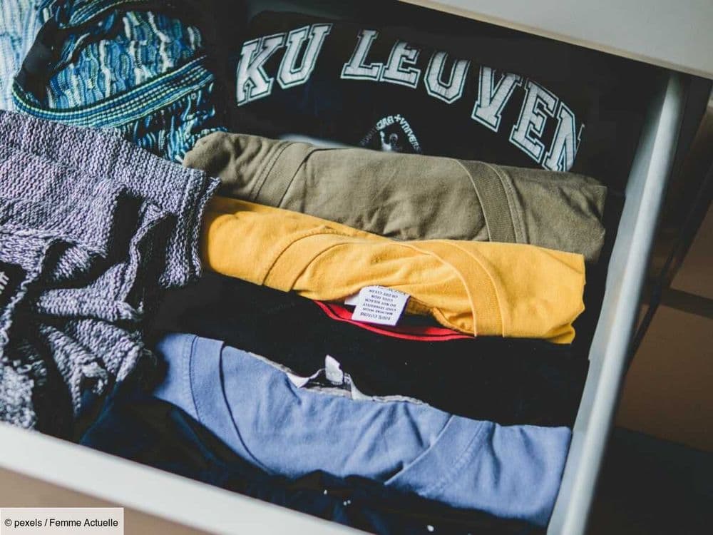 Votre linge sent le renfermé ? Voici l'astuce simple et étonnante pour éviter les mauvaises odeurs dans le placard