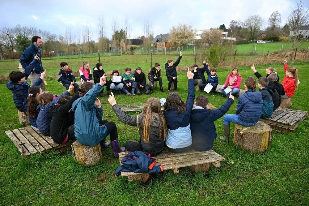 En Belgique, l'"école du dehors" connecte les enfants avec la nature